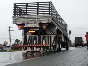 ARQUEAR A TRASEIRA DO CAMINHÃO