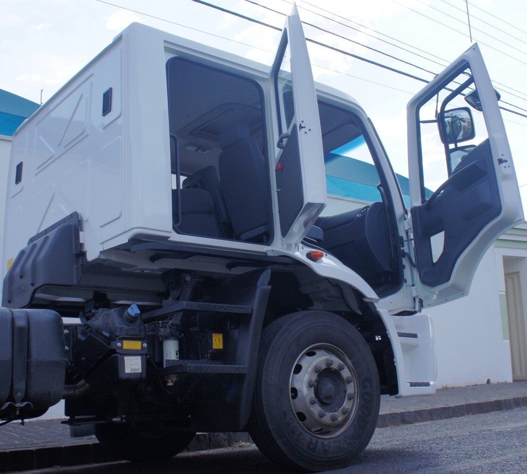 Ford Cargo 1419 cabine dupla - Mascarello Cabines