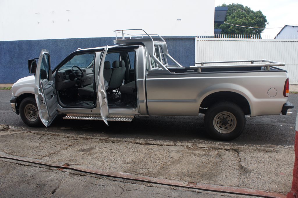 F-350 cabine dupla e cacamba metal alongada Mascarello Cabines