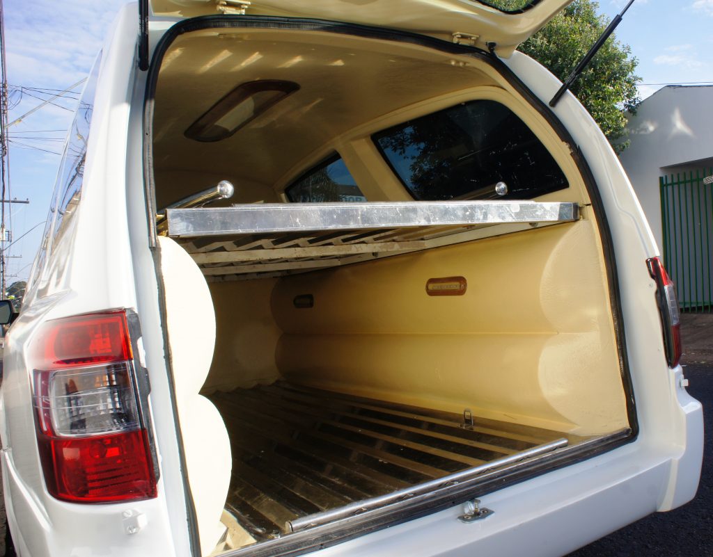 Customização Chevrolet Montana em Carro Fúnebre - Mascarello Cabines