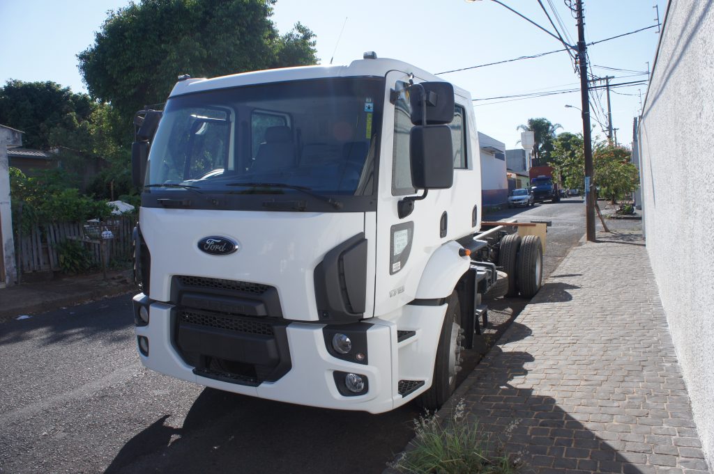 Cabine dupla Ford Cargo 1419 - Mascarello Cabines