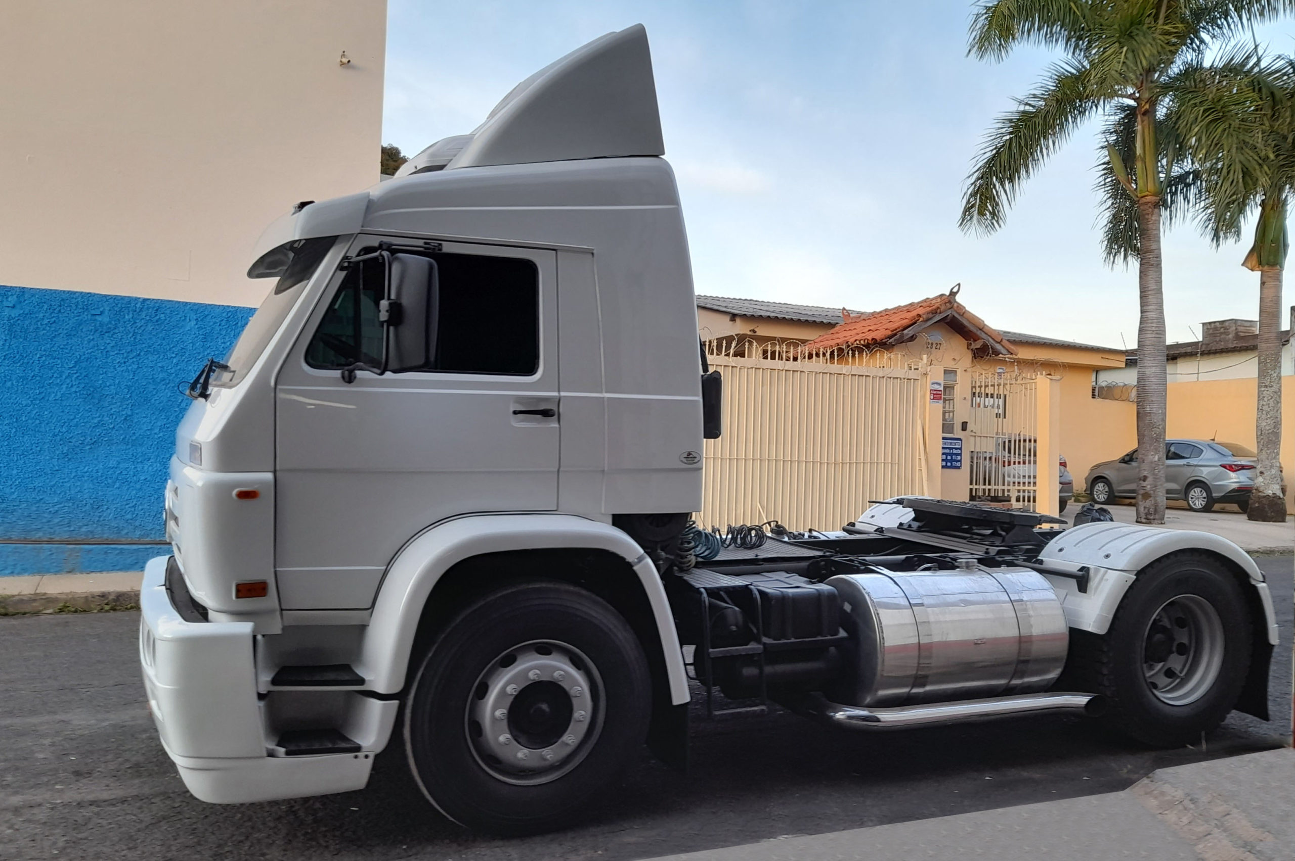 MASCARELLO CABINES CABINE DUPLA E CABINE LEITO - Caminhão com elevação do  eixo traseiro